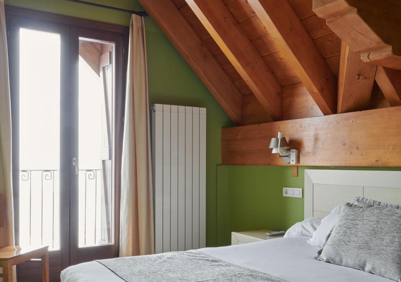 Apartahotel Tres Quinones Sallent de Gállego Eksteriør bilde