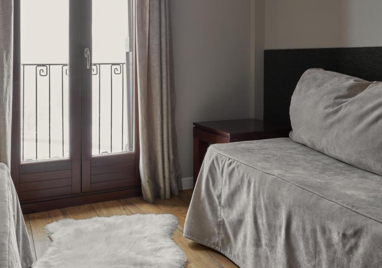 Apartahotel Tres Quinones Sallent de Gállego Eksteriør bilde