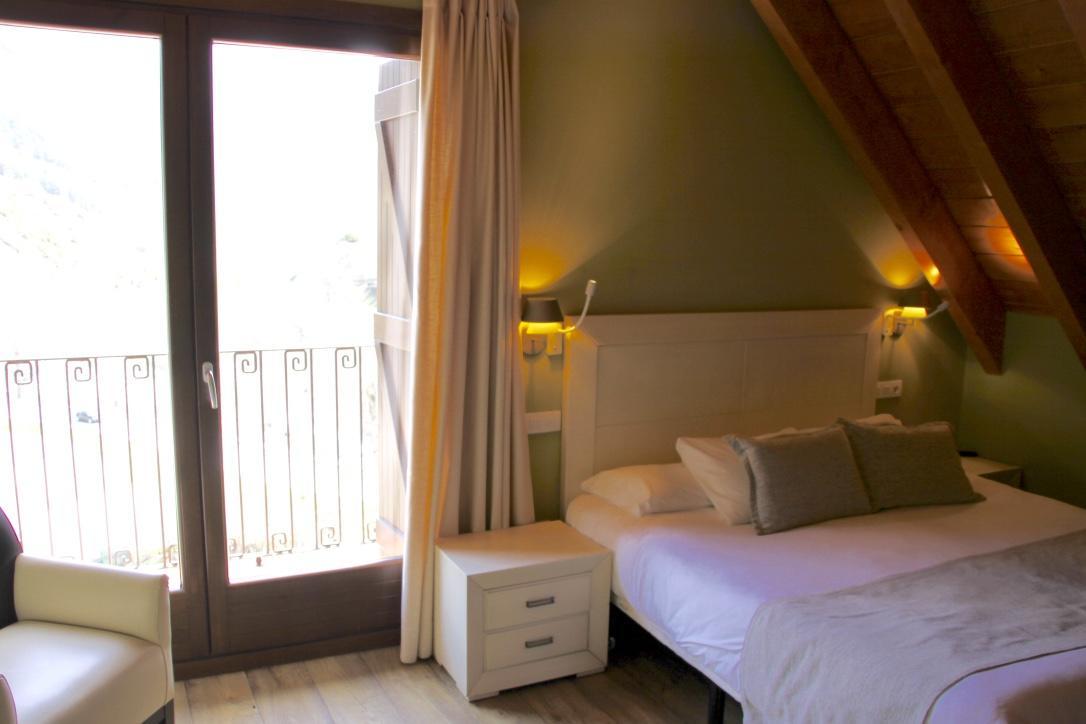 Apartahotel Tres Quinones Sallent de Gállego Eksteriør bilde