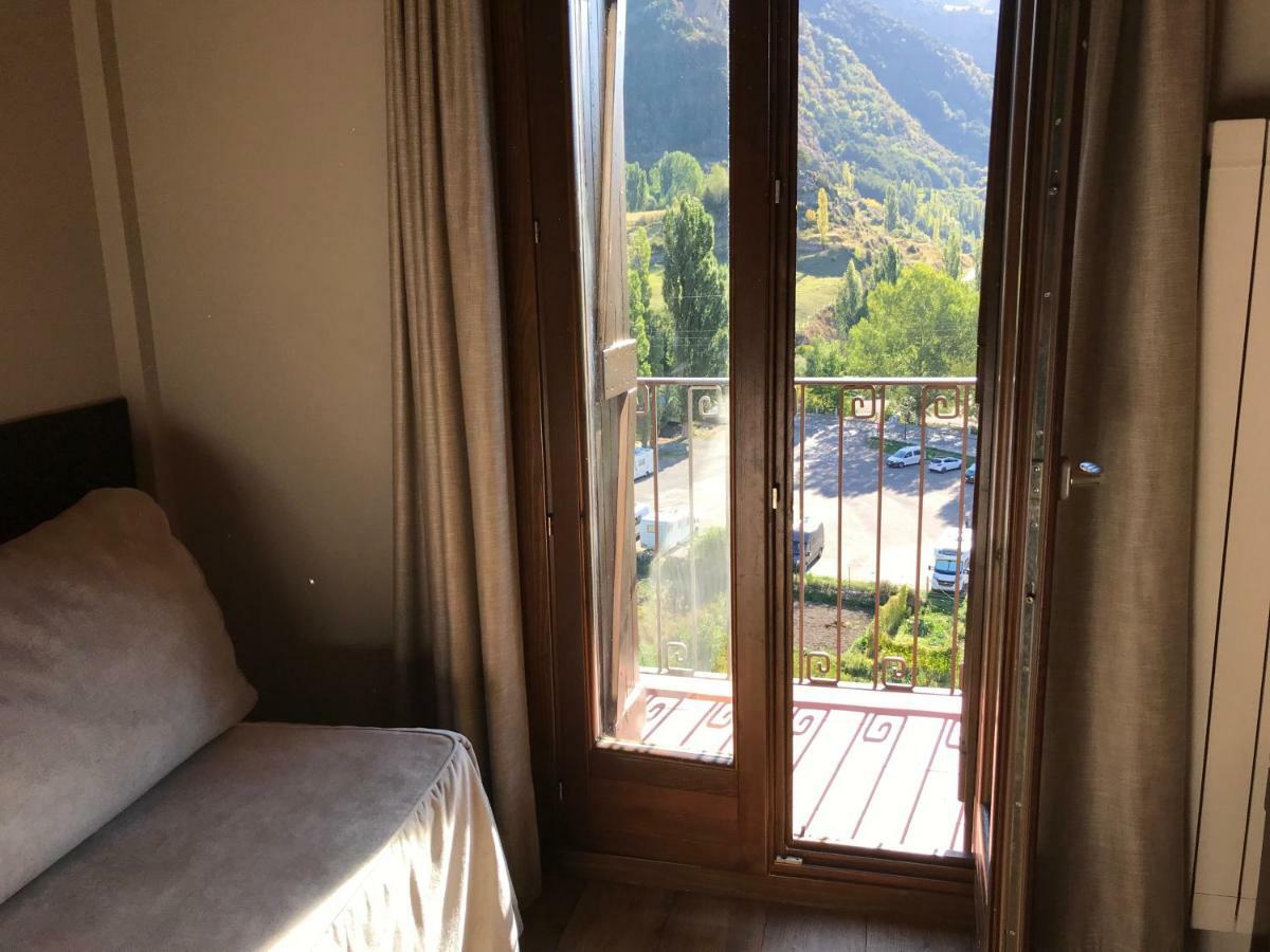 Apartahotel Tres Quinones Sallent de Gállego Eksteriør bilde