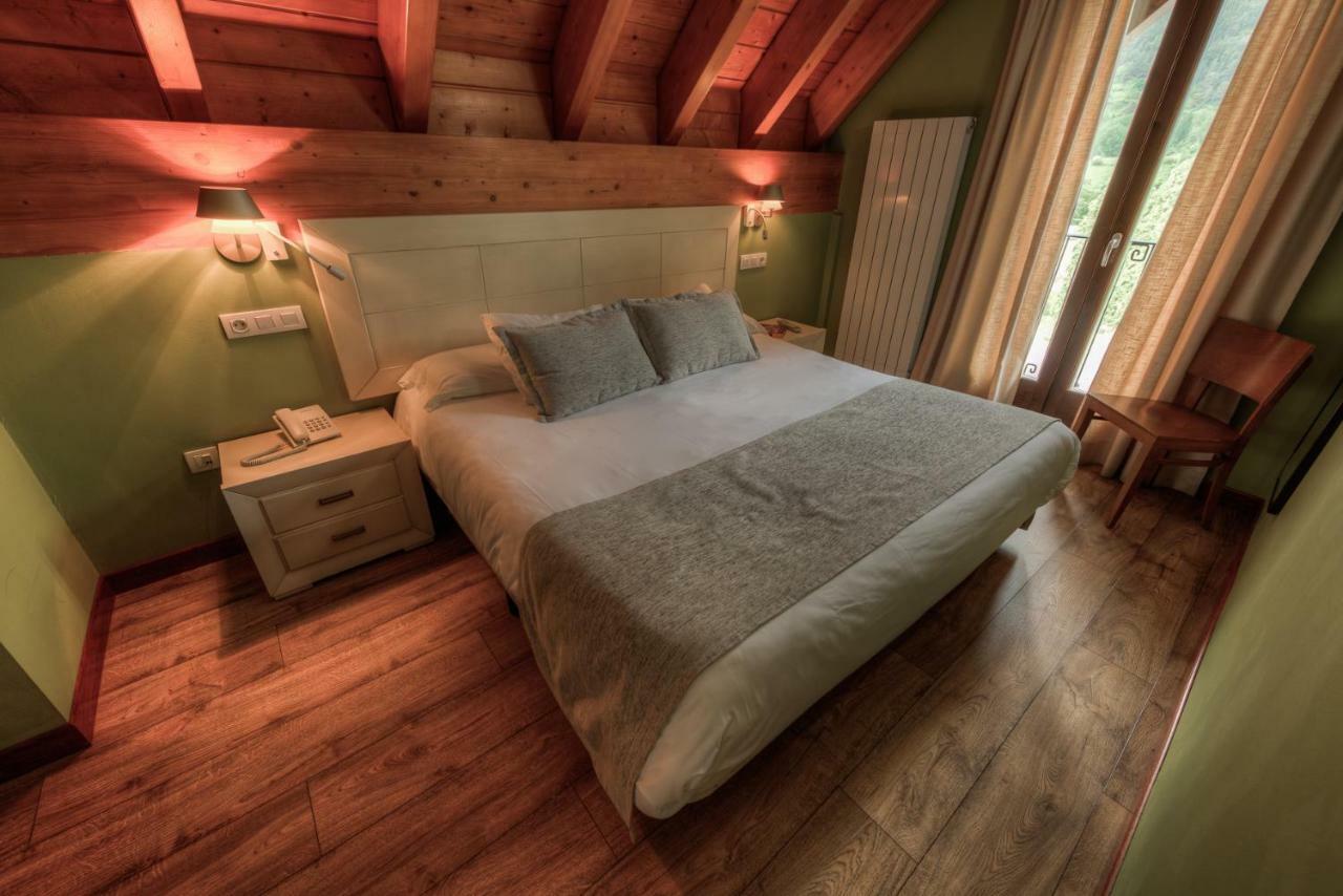 Apartahotel Tres Quinones Sallent de Gállego Eksteriør bilde